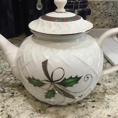 Holiday Nouveau Platinum White Lenox Teapot
