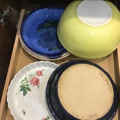 Lot of 5 Kitchen Bowls and Pie Plates-Pick Up Only