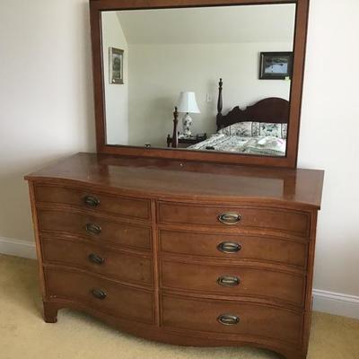  Heritage Henredon Solid wood dresser and mirror- Pick Up only