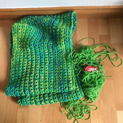 090:  Unfinished Knitting Projects With Yarn 