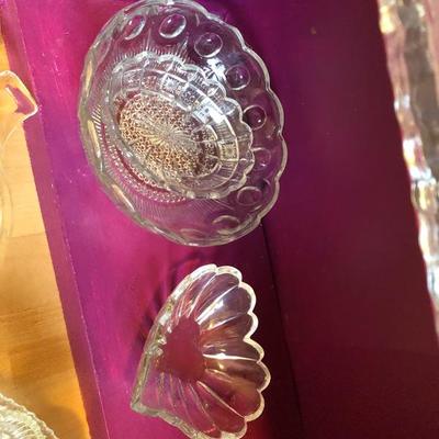126:   Vintage Lit Crystal and Glass Collectibles 