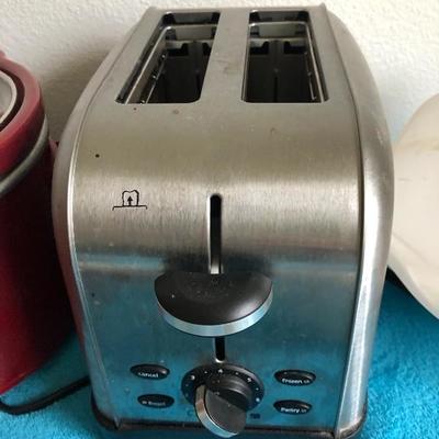 122:  Toaster, Mini Crock, Foreman Grill, Electric Knife, Hand Mixer