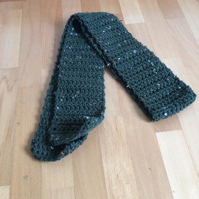 090:  Unfinished Knitting Projects With Yarn 