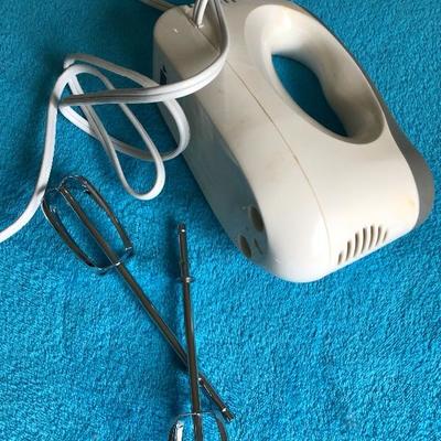 122:  Toaster, Mini Crock, Foreman Grill, Electric Knife, Hand Mixer