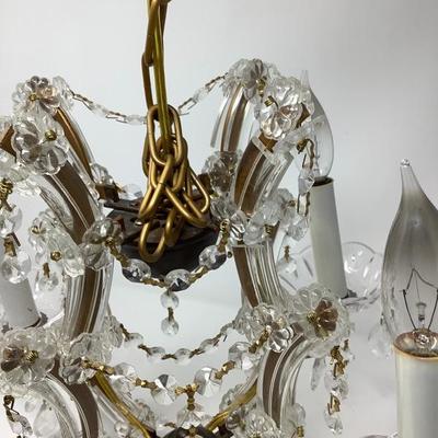 024: Beautiful Crystal Chandelier