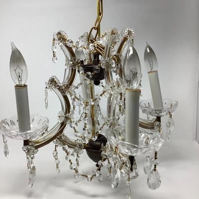 024: Beautiful Crystal Chandelier
