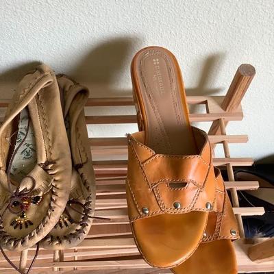 101: Womanâ€™s Shoes Sizes 8 to 8-1/2 