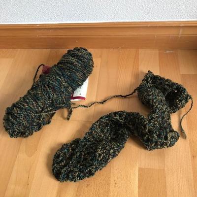 090:  Unfinished Knitting Projects With Yarn 