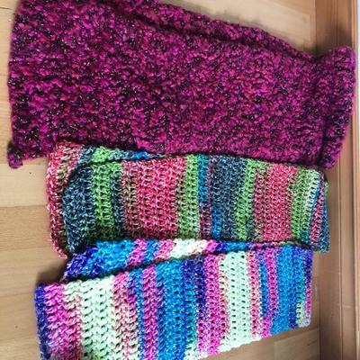 090:  Unfinished Knitting Projects With Yarn 