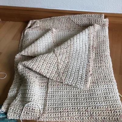 090:  Unfinished Knitting Projects With Yarn 