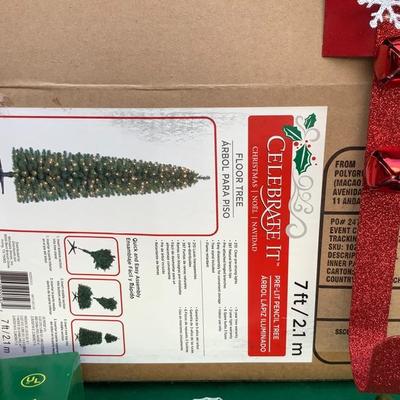 017:  Christmas Tree and Decorations