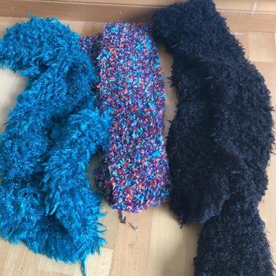 090:  Unfinished Knitting Projects With Yarn 