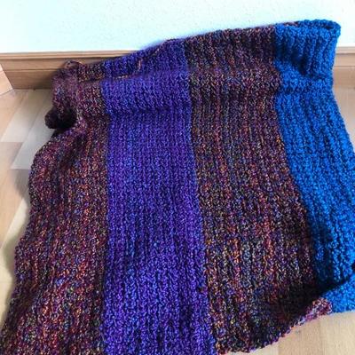 090:  Unfinished Knitting Projects With Yarn 