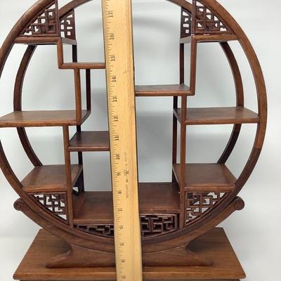020: Oriental Round Rack and Watercolor Pictures