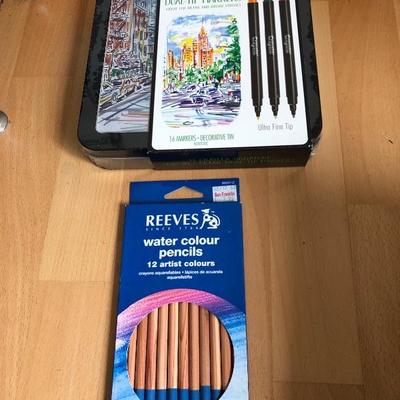096:  Artists Loft Painting Kit, Paint Brushes and Art Supplies