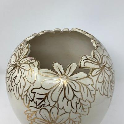 029:  Vanity Mirror,  Clar-est Vase, Glass Plate on Plate Stand