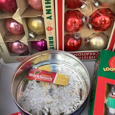 017:  Christmas Tree and Decorations