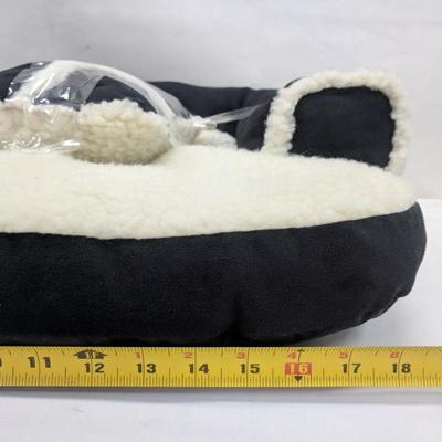 Small Pet Bed Back/White - New