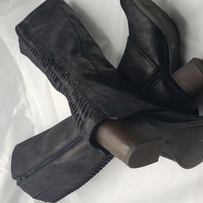 Womans size 8.5 leather boots