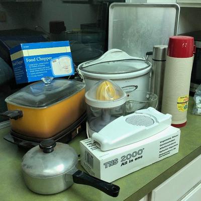 Lot #150 Kitchen Appliances : thermos and cookware 