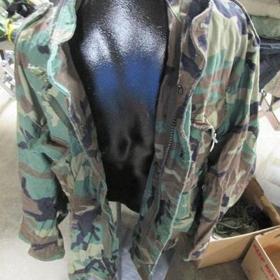 Item 138 -  US Military Cold Weather Coat Large Short