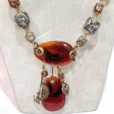 Fashion necklace