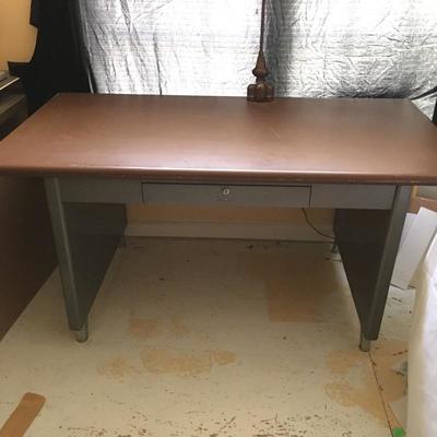 Lot 102 - Vintage Shaw Walker Metal Desk