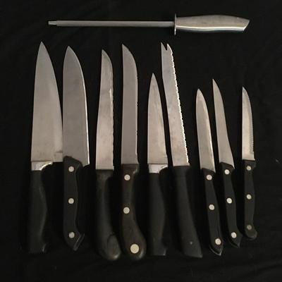 Lot 38 -Array of Knives