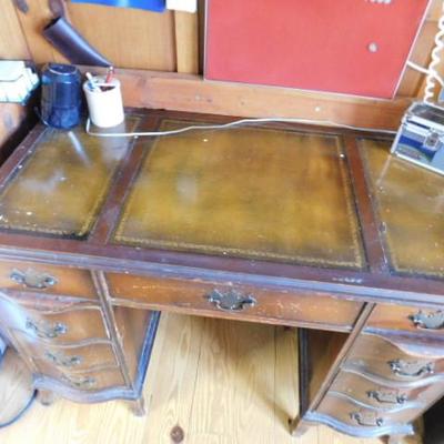Antique Mahogany Leather Inlay Topped Desk Serpentine Drawers 41
