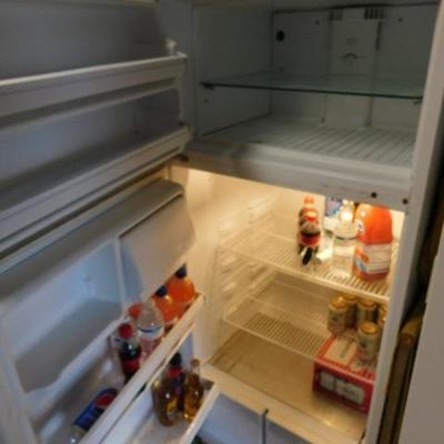 Kelvinator No Frost Refrigerator/Freezer 28