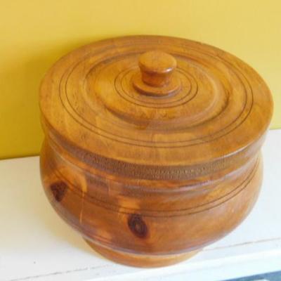 Hand Turned Footed Wood Bowl with Lid by Local Artist Michael Cruse 8