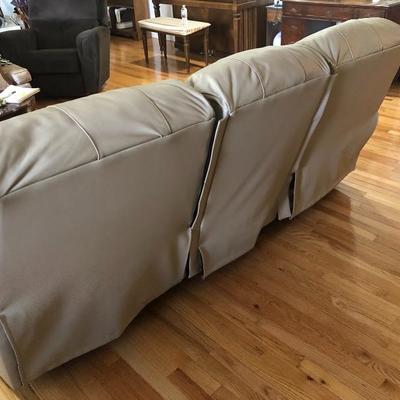 003: Berkshire Reclining Leather Sofa 