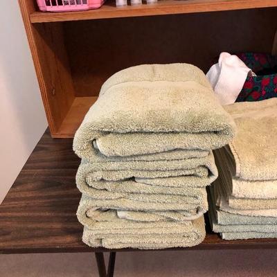 206:   Bathroom Towels, Beauty Supplies, and Misc. Items