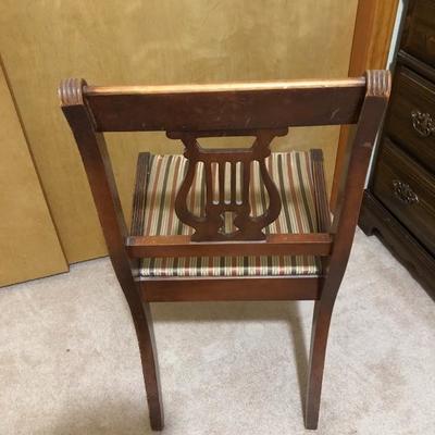 210: Bassett Vintage Dresser and Two Chairs