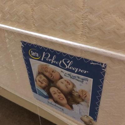 212: Full Serta Mattress with Bunkie Board 