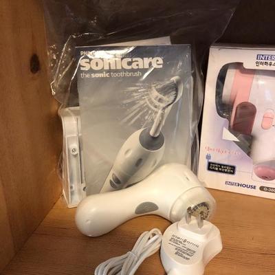 206:   Bathroom Towels, Beauty Supplies, and Misc. Items