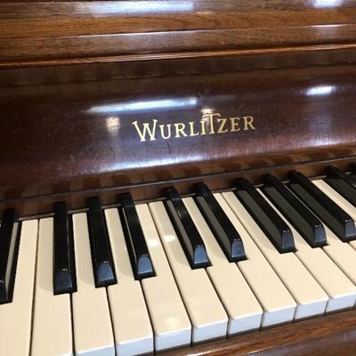 007: Wurlitzer Upright Piano 
