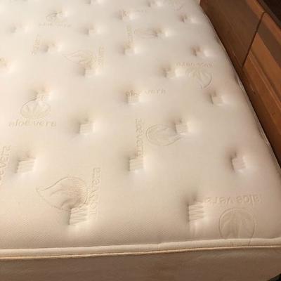 013:  Queen Size Bed With Bedding 