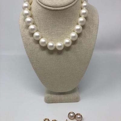 247: Pearl earrings and Choker 