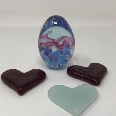 082: Egg Paperweight and Glass Hearts 