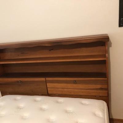013:  Queen Size Bed With Bedding 