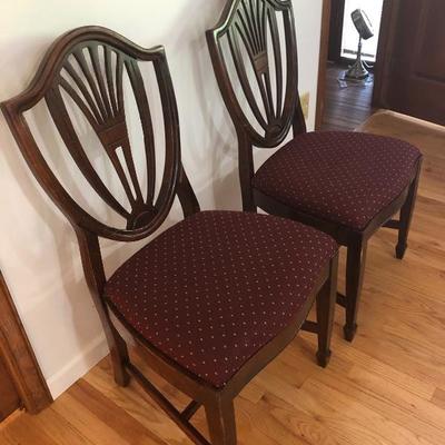 008:  Antique Clawfoot Dining Table with 6 Chairs 