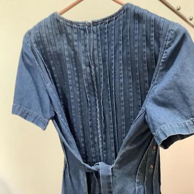 106: Ladyâ€™s Dresses and Jackets