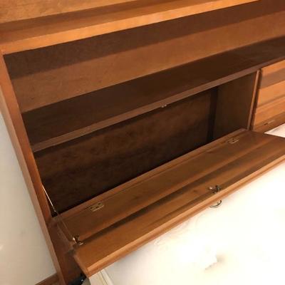 013:  Queen Size Bed With Bedding 