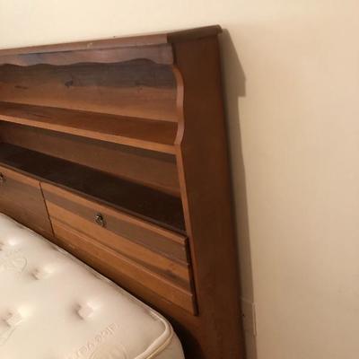 013:  Queen Size Bed With Bedding 