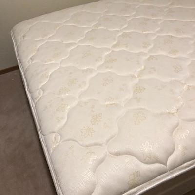 212: Full Serta Mattress with Bunkie Board 