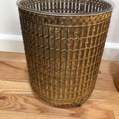 098: Vintage Bathroom Items