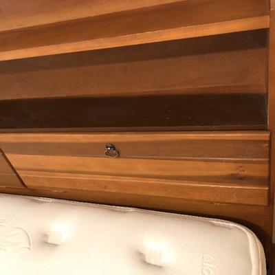 013:  Queen Size Bed With Bedding 