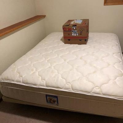 212: Full Serta Mattress with Bunkie Board 