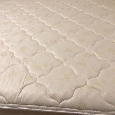 212: Full Serta Mattress with Bunkie Board 